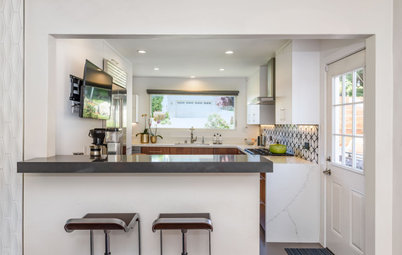 Kitchen of the Week: Warm White and Walnut Add Midcentury Style