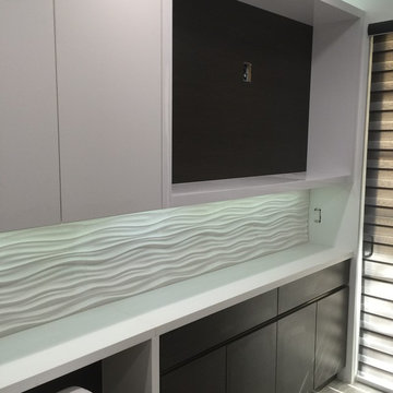 high gloss acrylic/textured laminate kitchen