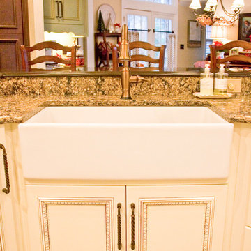 White and Bright Vintage Traditional Kitchen