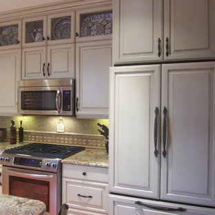 Shabby-Chic-Style Küchen mit Küchenrückwand in Beige Ideen, Design