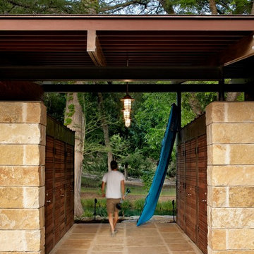 Houzz Tour: Multiple Buildings Create an Indoor-Outdoor Home on a River