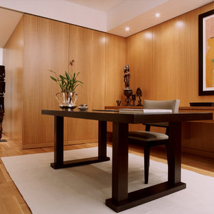 Design ideas for a modern home office and library in Chicago with medium hardwood flooring and a freestanding desk.