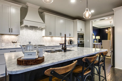 Example of an eclectic kitchen design in Nashville