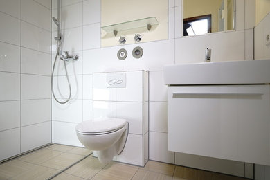 This is an example of a contemporary bathroom in Leipzig.