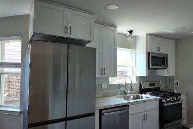 Kitchen - eclectic kitchen idea in Houston