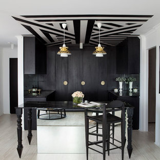 シドニーの中サイズのコンテンポラリースタイルのおしゃれなホームバー (淡色無垢フローリング、ベージュの床) の写真