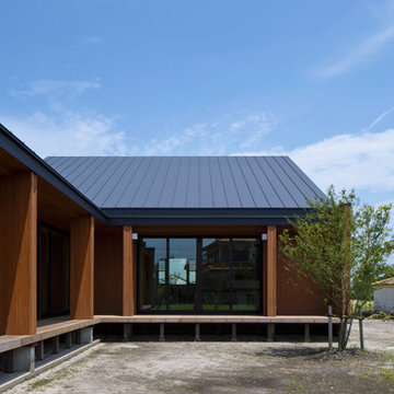 鹿屋の家|大きい三角屋根と小さい三角屋根|縁側のある空間