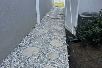 Photo of a contemporary landscaping in Orlando.