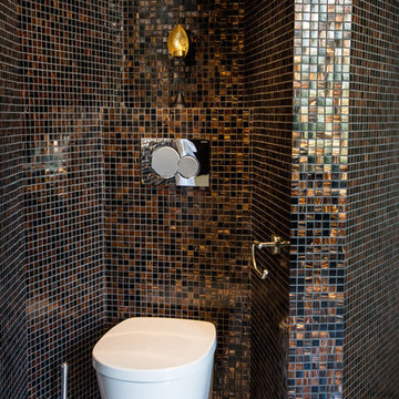 WC suspendu dans la tourelle du château