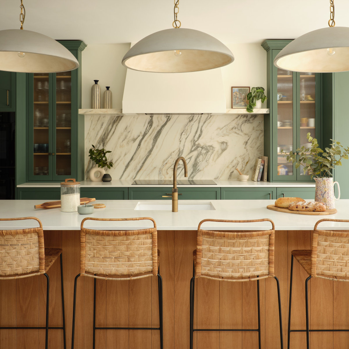 Kitchen Island & Bar Seating