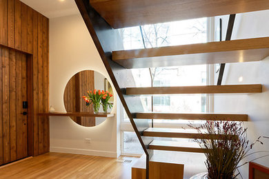 Hallway - 1960s hallway idea in Chicago