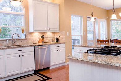 Elegant kitchen photo in St Louis