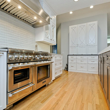 Winter Park White Kitchen with Booth Dining