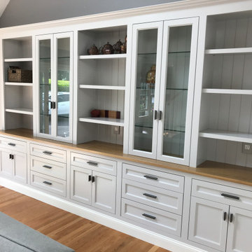 Multifunctional Cabinet System in a Family Room and Mudroom