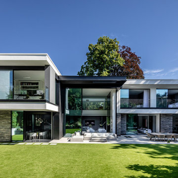 IO House