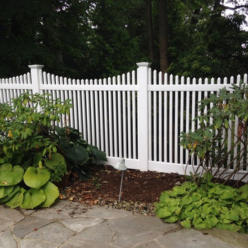 White scallop CLASSIC PICKET PVC FENCE