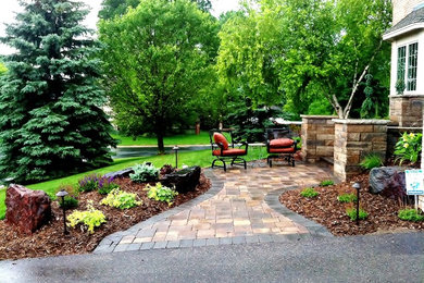 Inspiration for a contemporary landscaping in Minneapolis.
