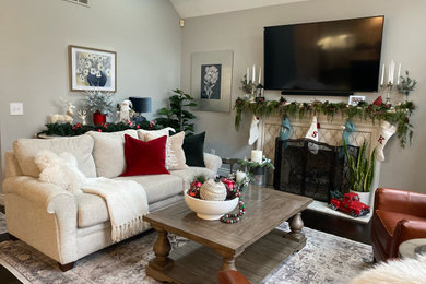 Elegant living room photo in Detroit