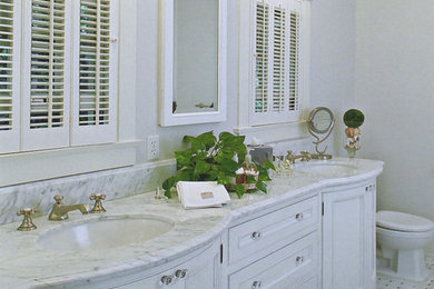 Example of a classic bathroom design in Orange County