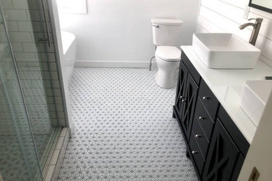 Example of a bathroom design in Louisville