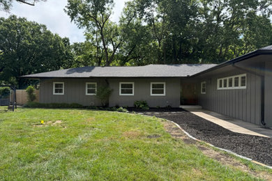Traditional gray vinyl exterior home idea in Kansas City