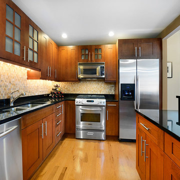 Meticulously maintained 1 bedroom, 1½ bath condo that has it all!