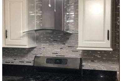 Transitional kitchen photo in Chicago