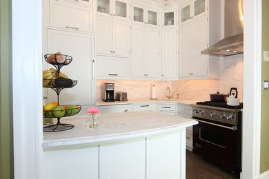 Elegant kitchen photo in New York
