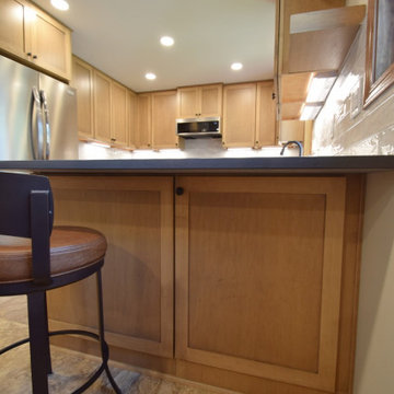 Spacious Kitchen with Peninsula Seating