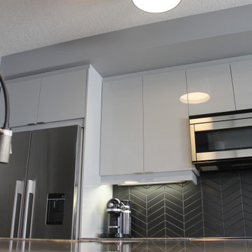Contemporary high gloss kitchen in downtown luxury condo