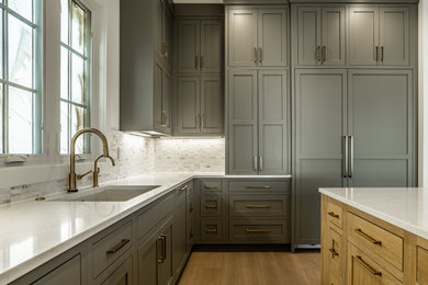 Kitchen - transitional kitchen idea in Indianapolis