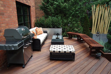 Deck container garden - small backyard deck container garden idea in Toronto with no cover