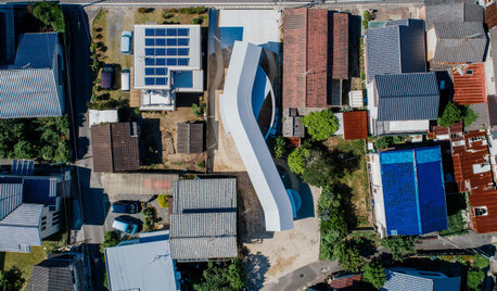 Japan Houzz: A Curvaceous Home & Workshop for an Odd-Shaped Site
