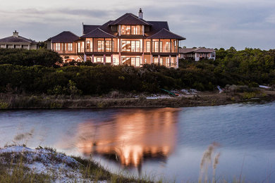 Example of an exterior home design in Miami