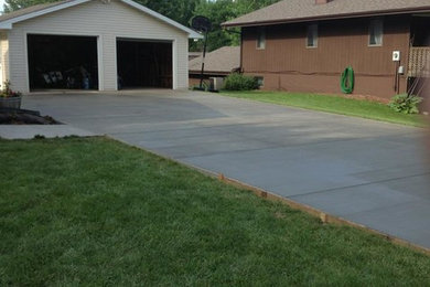 Photo of a large traditional driveway in Minneapolis.