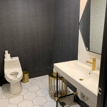 Bathroom/ Restroom