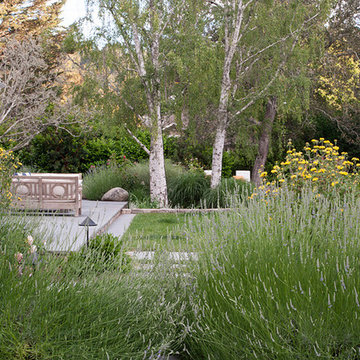 A Naturalistic Colonial Garden