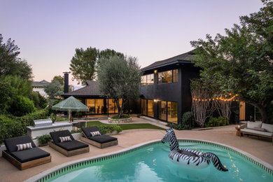 Inspiration for a transitional pool remodel in Los Angeles