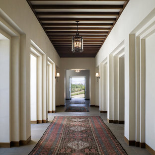 Medelhavsstil inredning av en hall