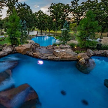 Lakeview Pool, Stream & Natural Boulder Spa