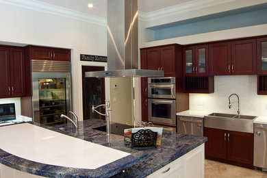 Transitional kitchen photo in Miami