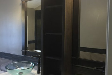 Example of a minimalist bathroom design in Indianapolis
