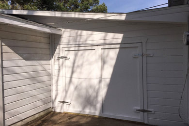 Garage - attached one-car garage idea in Other