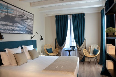Cette image montre une chambre traditionnelle.