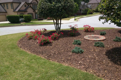Inspiration for a traditional landscaping in Atlanta.