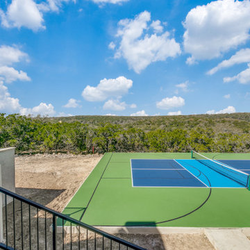 Transitional: 5,087 ft², 5 BR/5.5 BA/1 ST