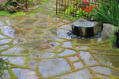 This is an example of a contemporary landscaping in Seattle.