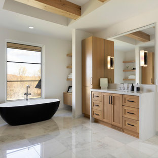 75+ Badezimmer mit freigelegten Dachbalken Ideen & Bilder - Juli 2021