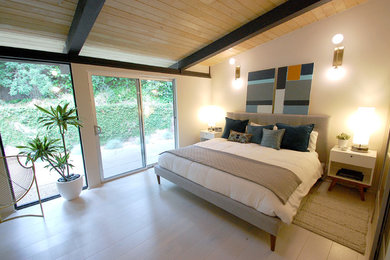 Example of a 1960s bedroom design in Los Angeles