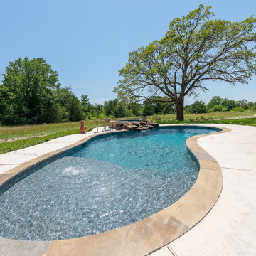 Sun shelf with Bubblers in Freeform Pool